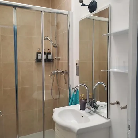 Guest - R&m Bed & Breakfast Paris